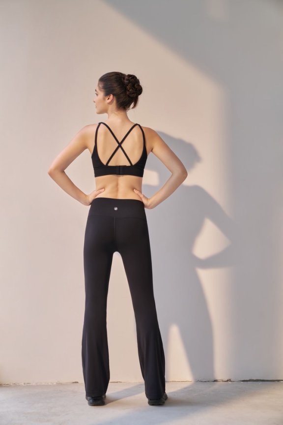 Image of leggings, sport bra, slim, fit, yoga, Pilates, breathable, Seamless, free size, Functional, Comfort, Breathable, lightweight, premium, lululemon  